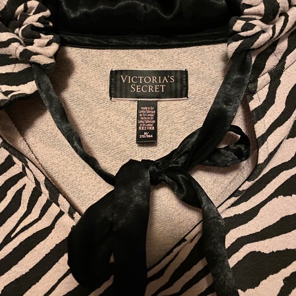 Victoria’s Secret Sweat Outfit cropped top and joggers. Black/cream zebra size M - Picture 3 of 10